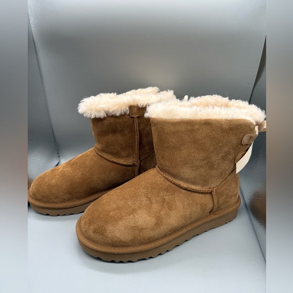 UGG Mini Continuity Bow Boot/Chestnut W/Ivory Ribbon Bow/ NIB - Picture 8 of 10